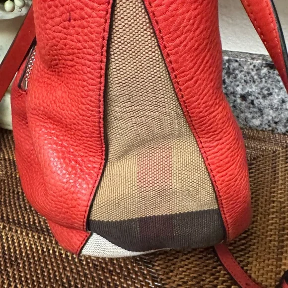Beautiful BURBERRY bucket bag Red Leather Women's Bag - Picture 4 of 16